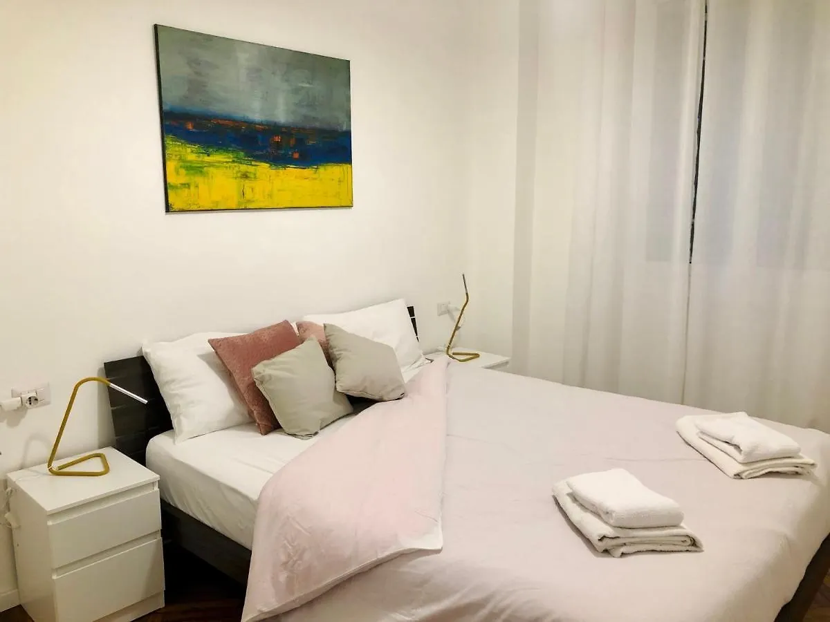 Lovely 2 Room Apartment With Small Garden Milan Italy