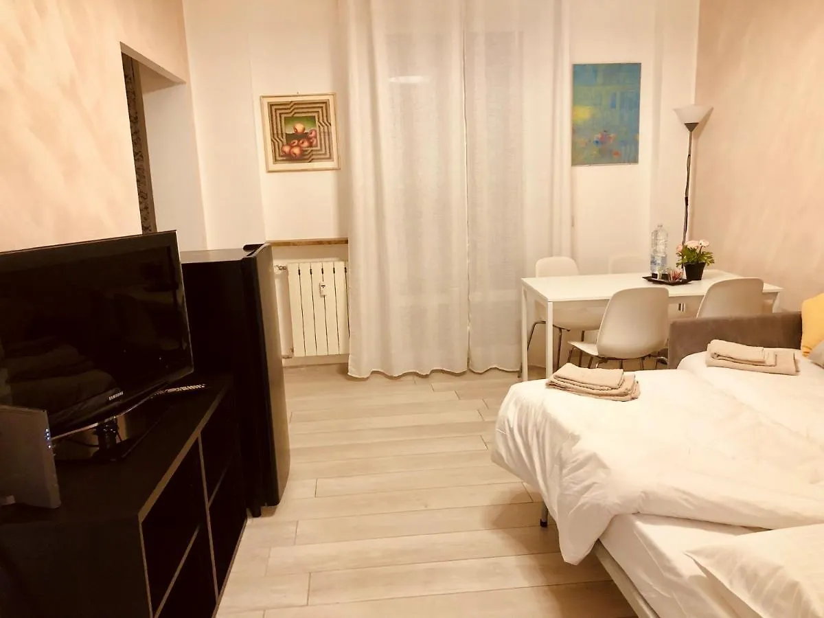 Lovely 2 Room Apartment With Small Garden Milan