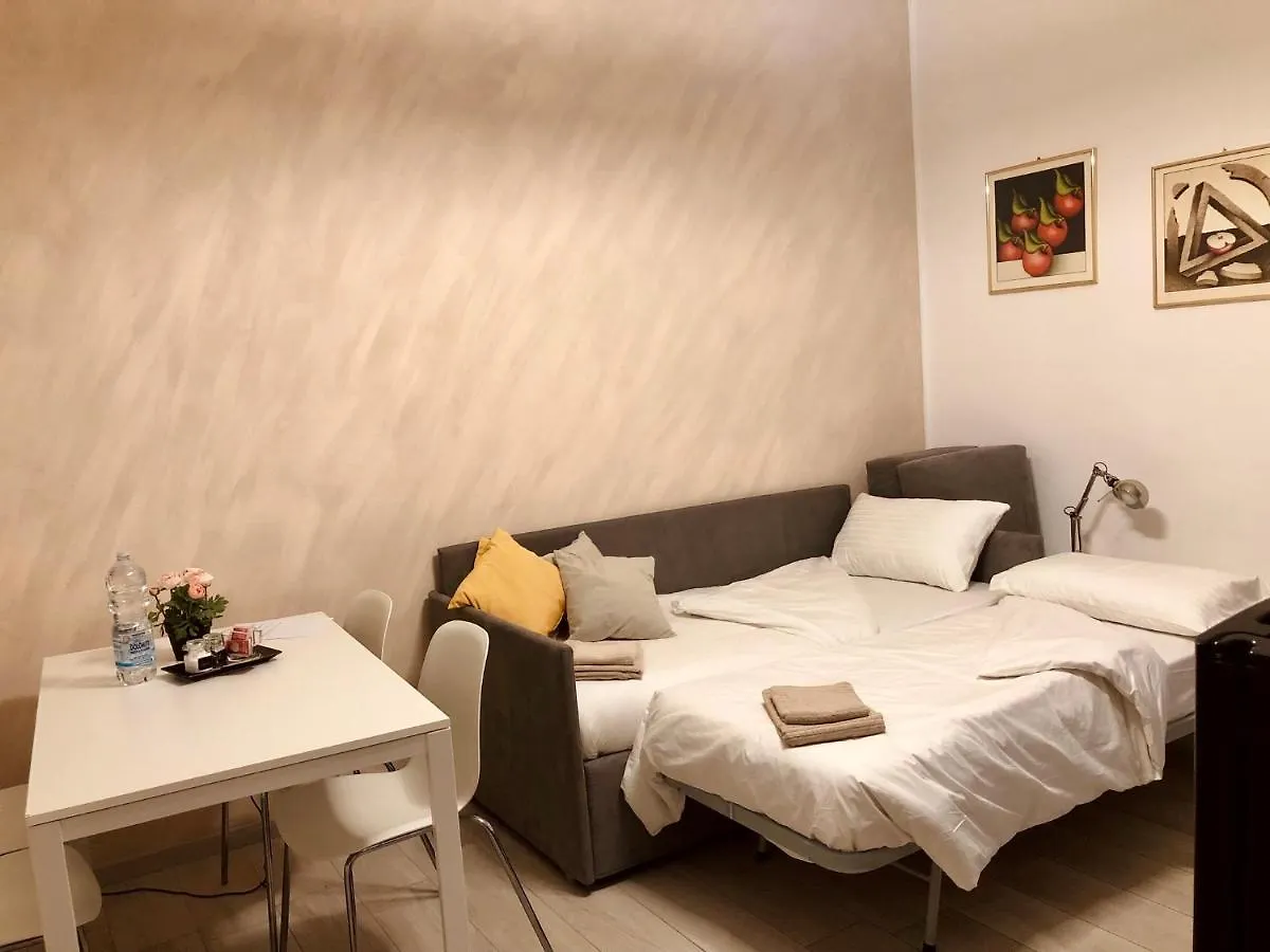 Lovely 2 Room Apartment With Small Garden Milan