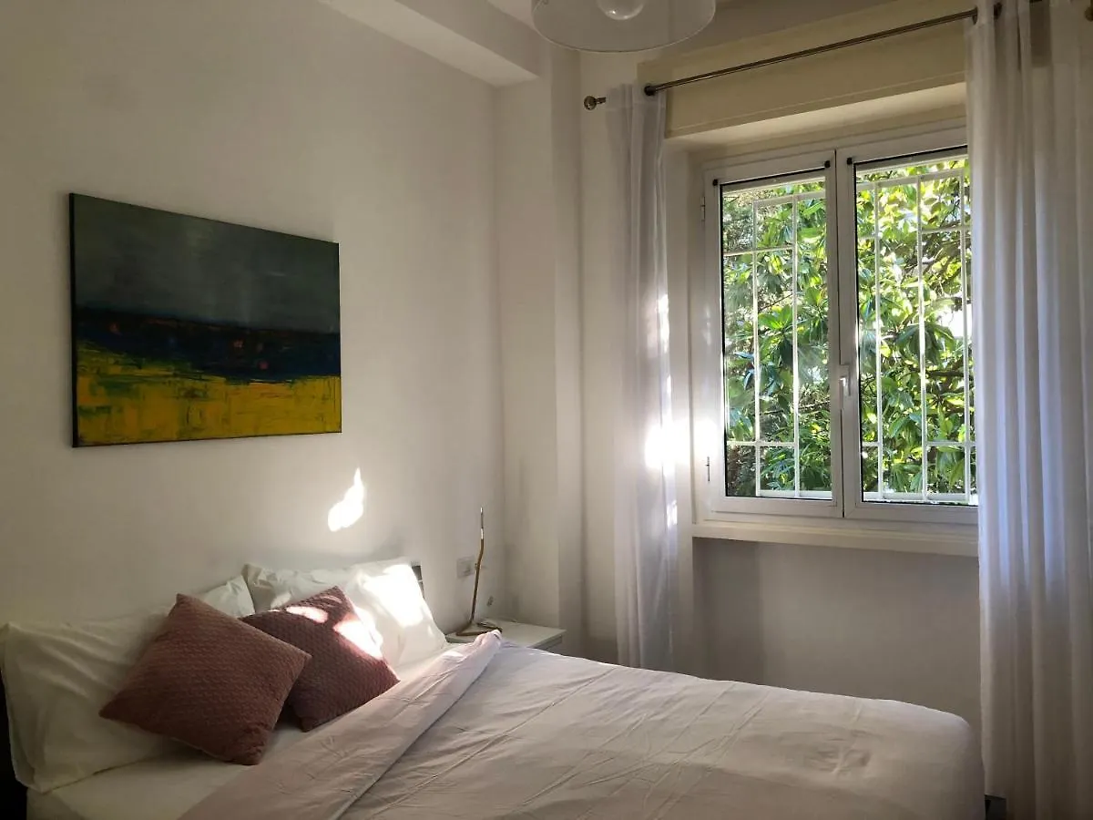Lovely 2 Room Apartment With Small Garden Milan