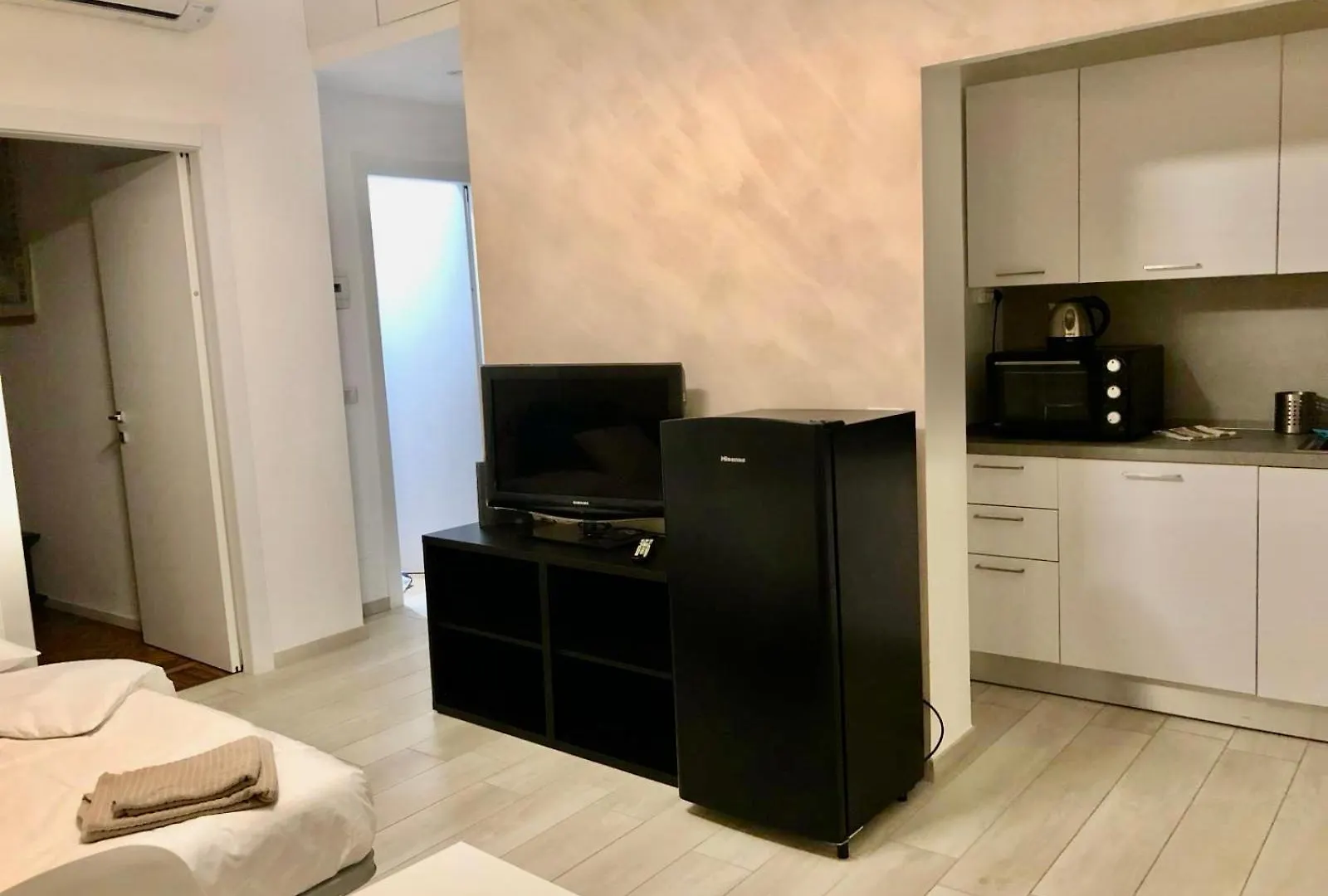 Lovely 2 Room Apartment With Small Garden Milan 0*,  Italie