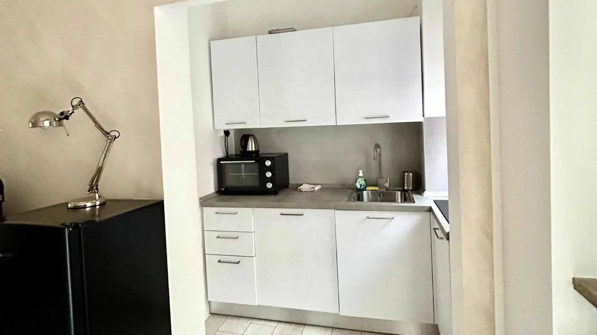 Lovely 2 Room Apartment With Small Garden Milan