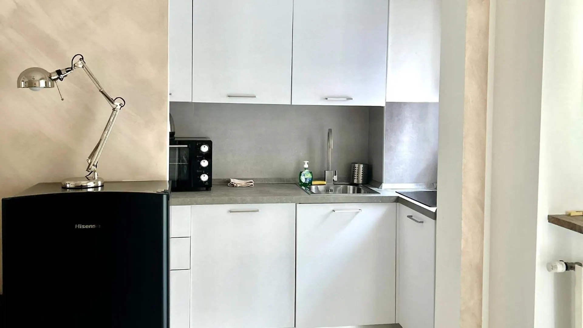 Lovely 2 Room Apartment With Small Garden Milan Italie